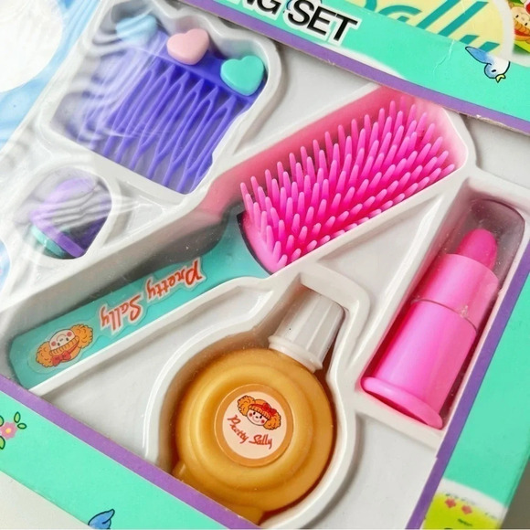 Vintage 80s NIB Pretty  Sally vanity brush dressing set - Picture 5 of 6
